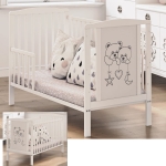 Babybett Timmi 2-in-1 mit Teddybärenmotiv (zwei Bären) aus Buchenholz inkl. Umbaukit und 6 cm Schaumstoffmatratze 60x120 