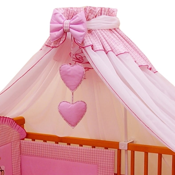 Rosa Betthimmel mit Herzen – elegante Dekoration für das Babybett