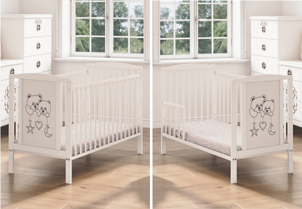 Babybett Timmi 2-in-1 mit Teddybärenmotiv (zwei Bären) aus Buchenholz inkl. Umbaukit und 6 cm Schaumstoffmatratze 60x120 