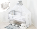 Graues Set: Babybettwäsche mit Stickerei + Holzbett 60x120 cm + Zubehör – komplettes Baby-Erstausstattungsset