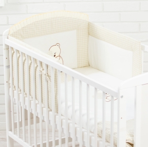 Ochraniacz z misiem i sercami - jasny beż.