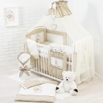 17-teiliges Babybett & Bettwäsche komplett Set inkl. Matratze (Teddybär mit Herz - Beige)