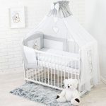 Graues Set: Babybettwäsche mit Stickerei + Holzbett 60x120 cm + Zubehör – komplettes Baby-Erstausstattungsset