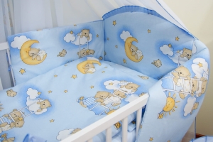 Sicherer Bettkantenschutz – Schutz und Weichheit im Babybett.