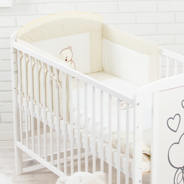 Bettwäsche-Set für Babybett | 3-teilig mit Nestchen | Hellbeige, aus Baumwolle mit Bären- und Herzstickerei