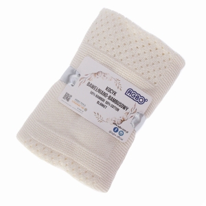 Ecru-Decke als Geschenk verpackt